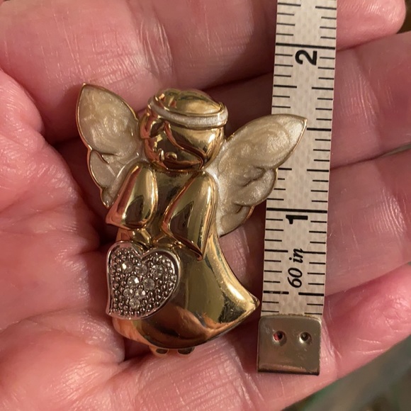 Angel pin brooch enameled wings and halo holding a heart rhinestones - Picture 5 of 5